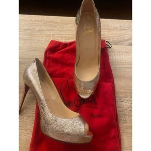 Authentic Christian Louboutin very prive heels 39